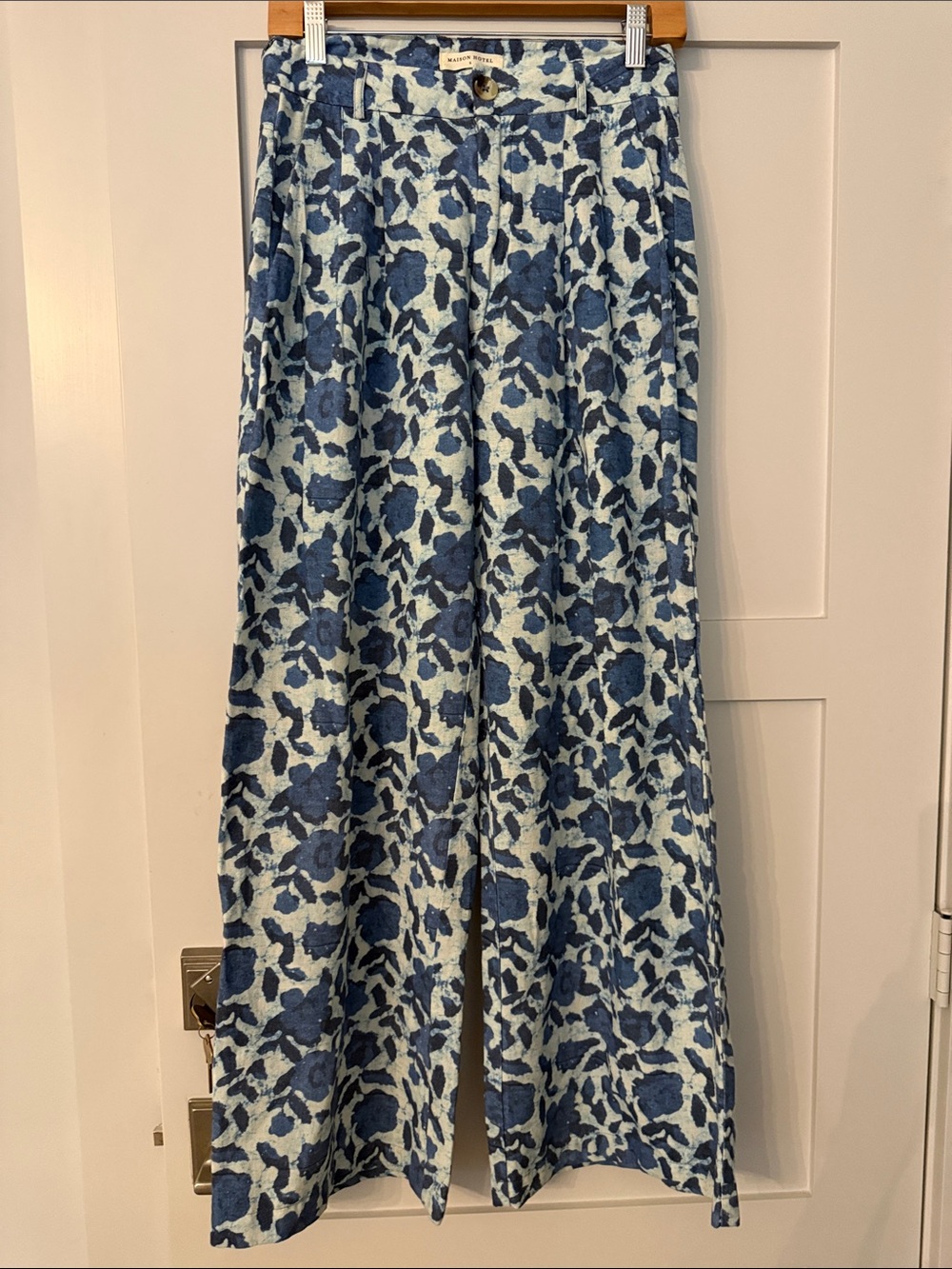 Maison Hotel Blue Floral Button-Front Pants Size Small